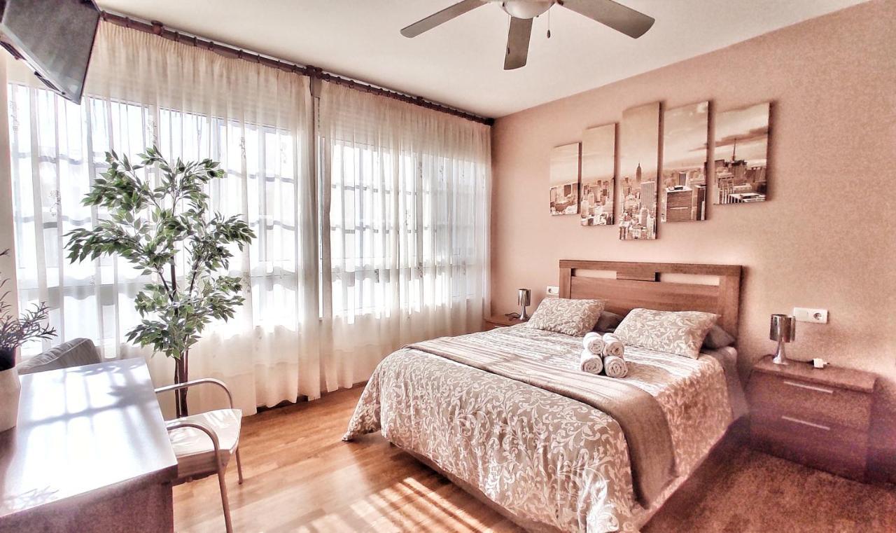 Apartamento Con Wifi En Casco Historico Betanzos Luaran gambar